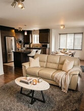 Building Photo - 5181 Rue Jacques-Plante