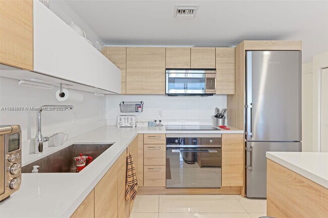 Foto del edificio - 16385 Biscayne Blvd