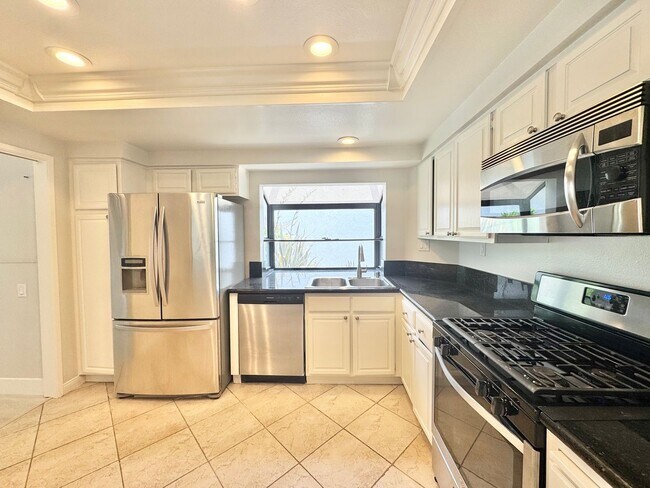 Building Photo - Beautiful 4Bd/2.5Ba Available In Laguna Hi...