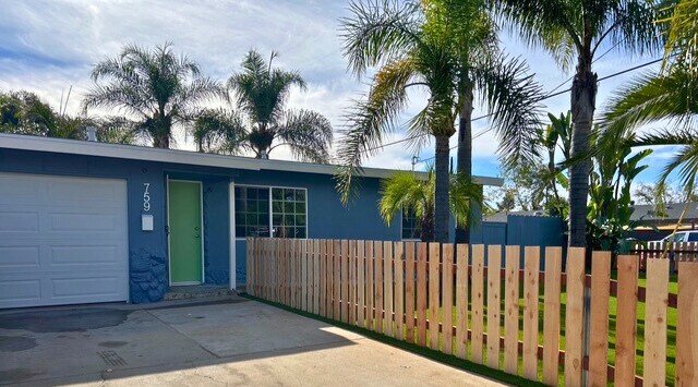 Building Photo - 759 W 10th Ave