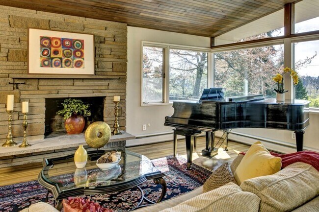 Foto del edificio - Clyde Hill Mid-Cetntury Modern Home