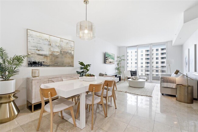 Foto del edificio - 801 Brickell Key Blvd