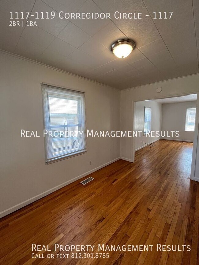 Foto del edificio - 1117-1119 Corregidor Circle-1117