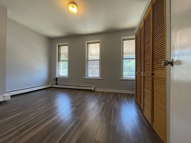 Building Photo - 116 Linden Ave