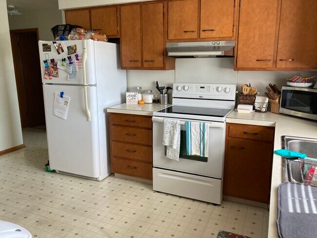 Kitchen - 1518 Starview Dr