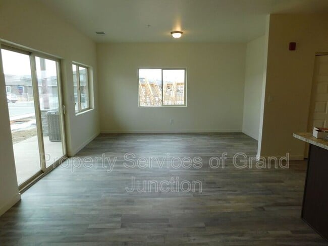 Foto del edificio - 658 Brookwillow Loop