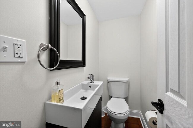 Foto del edificio - 2211 N Howard St