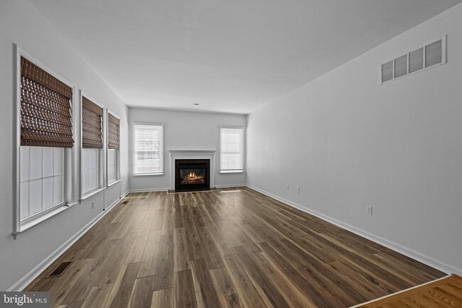 Foto del edificio - 4018 Tiber Falls Dr