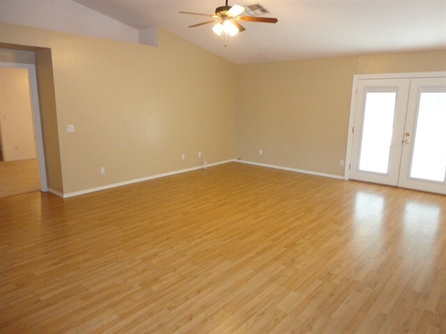 Foto del edificio - 1738 S Cardinal Drive