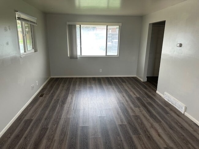 Building Photo - Newly Renovated Home in Washington Terrace...