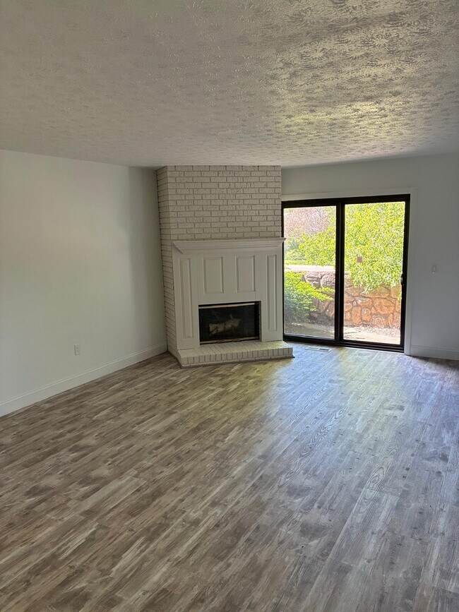 Foto del edificio - 3421 Burrwood Dr