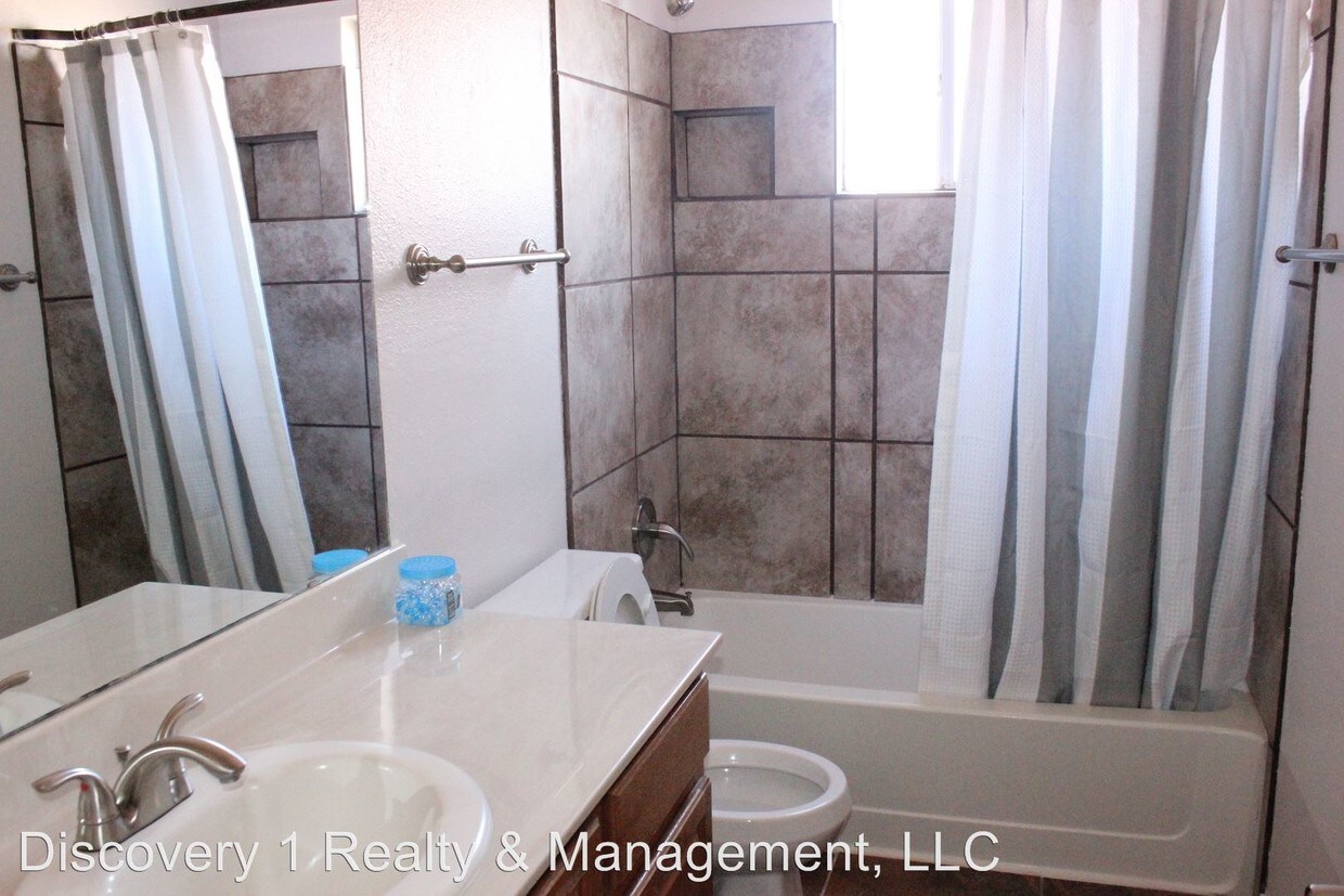 Building Photo - 2325 Cabezon Dr NE