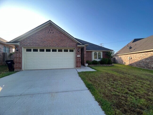 Building Photo - Close to Barksdale Air Force Base... Gated...