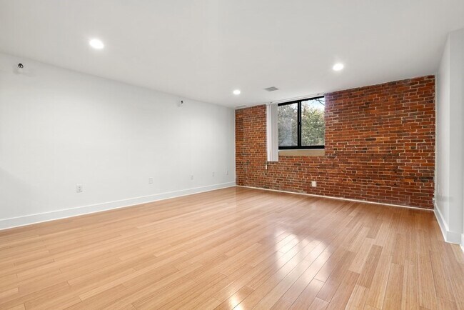 Building Photo - 42 8th St