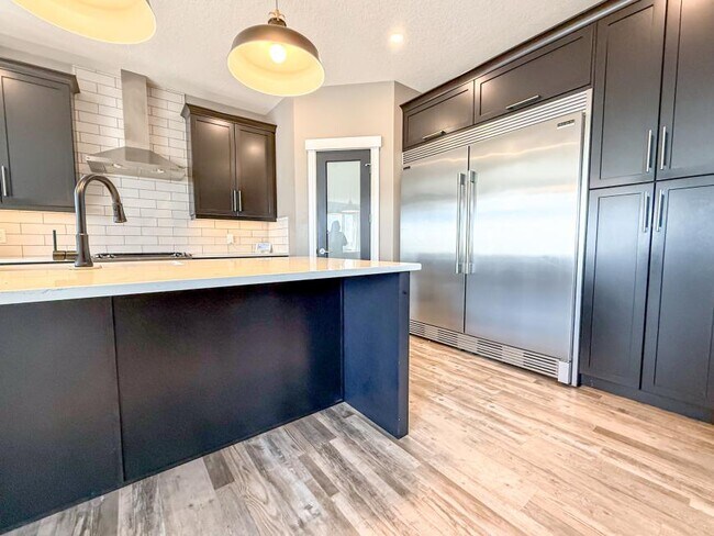 Photo du bâtiment - 3.0 bedroom in Edmonton Alberta T5T 1N1