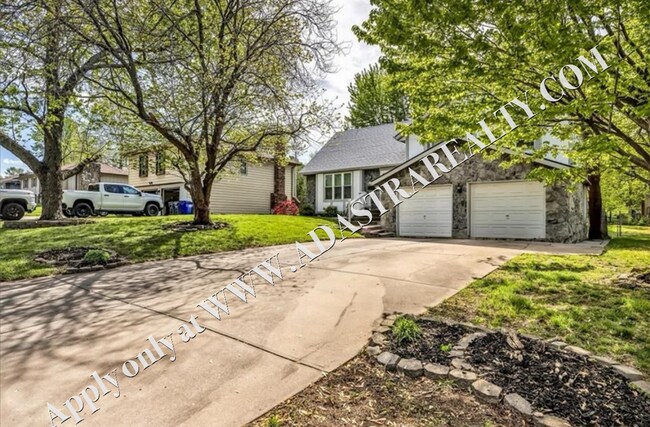 Foto del edificio - Beautiful 4 Bed 2 Bath Home in Olathe-Available in JULY!!