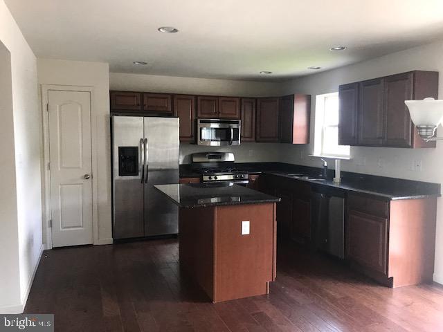 Foto del edificio - 608 Keswick Ct
