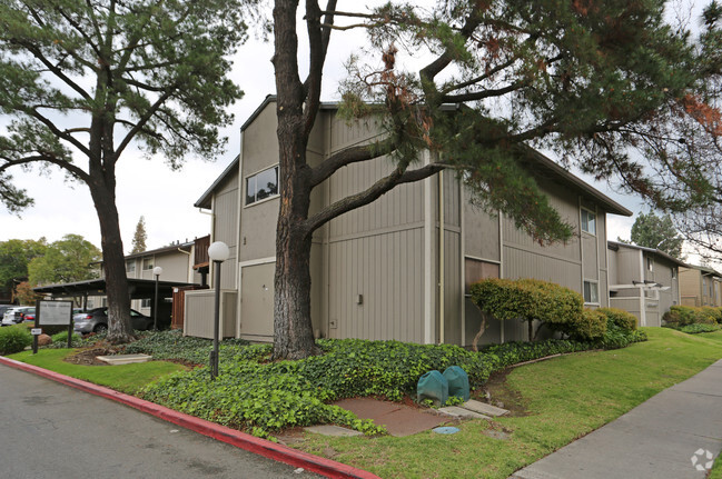 Building Photo - Oak Grove Gardens