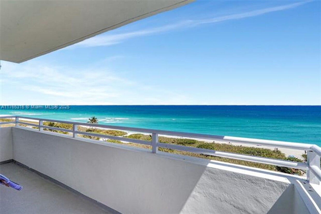 Foto principal - 8911 Collins Ave