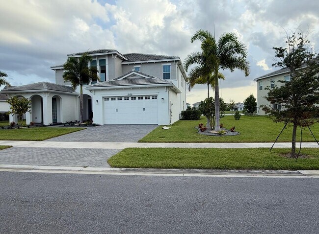 Foto del edificio - 5170 Liberty Ln