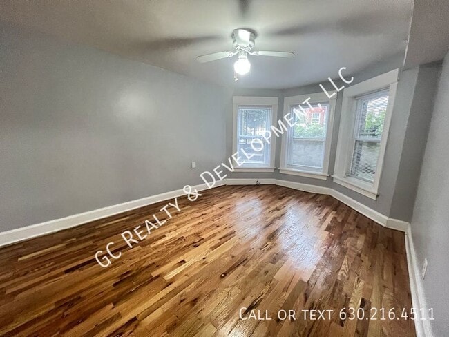 Building Photo - 3327 N Claremont Ave