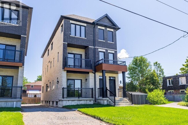 Building Photo - 227 Grenfell St