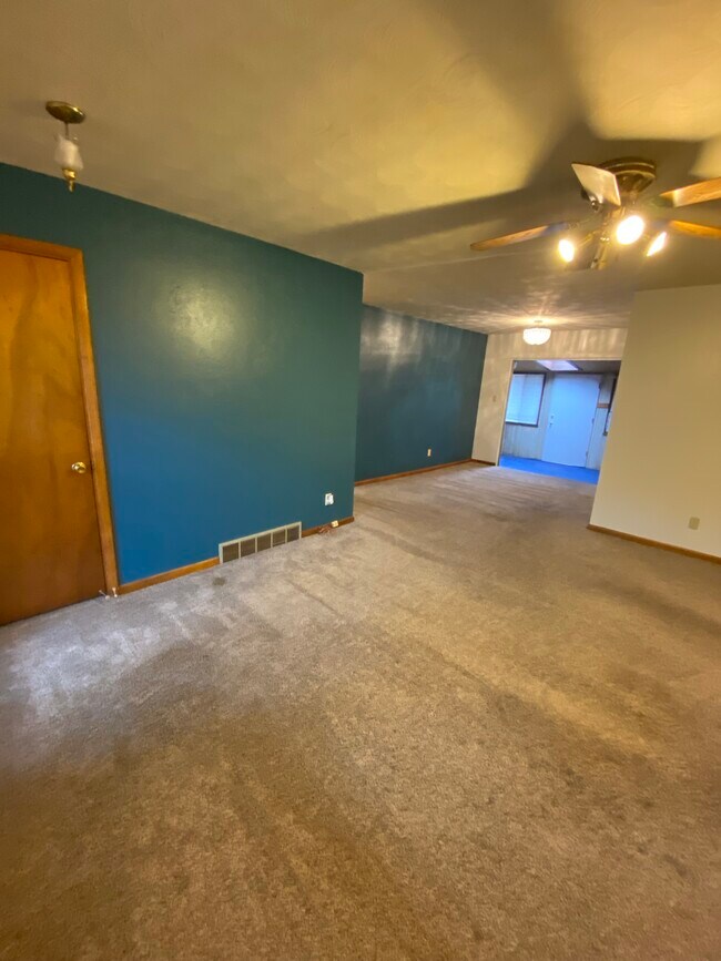 Building Photo - 2023 Mountain View Ave