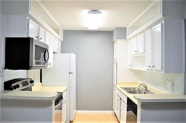 Building Photo - 2250 Bering Dr
