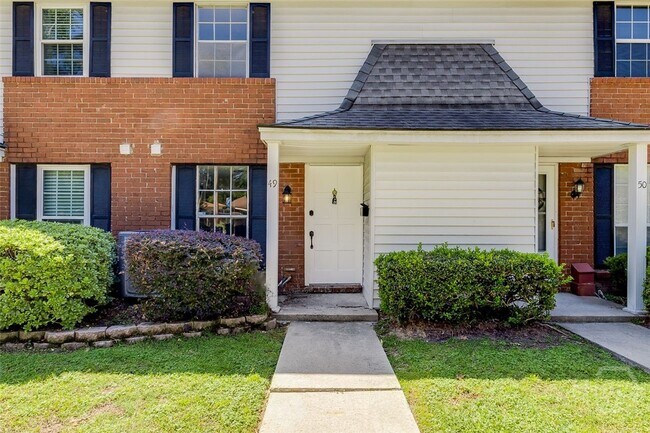 Foto del edificio - 49 Knollwood Cir