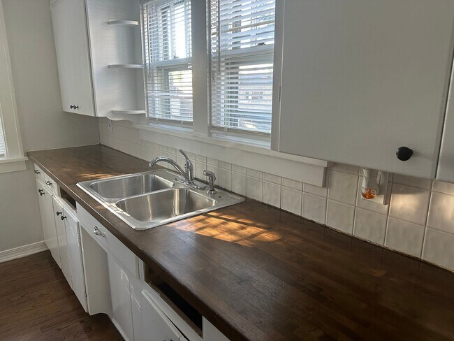 Building Photo - Beautiful house for rent Zion