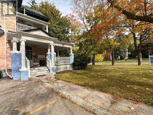 Photo du bâtiment - 50 Nelson St W