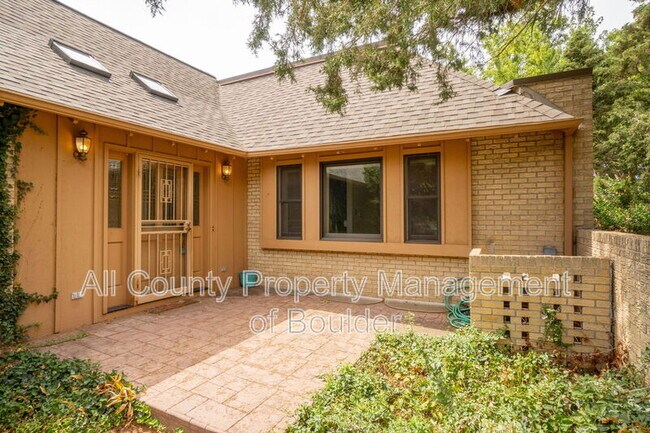 Building Photo - 4953 Clubhouse Ct