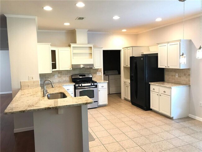 Building Photo - 6404 Garden View Dr