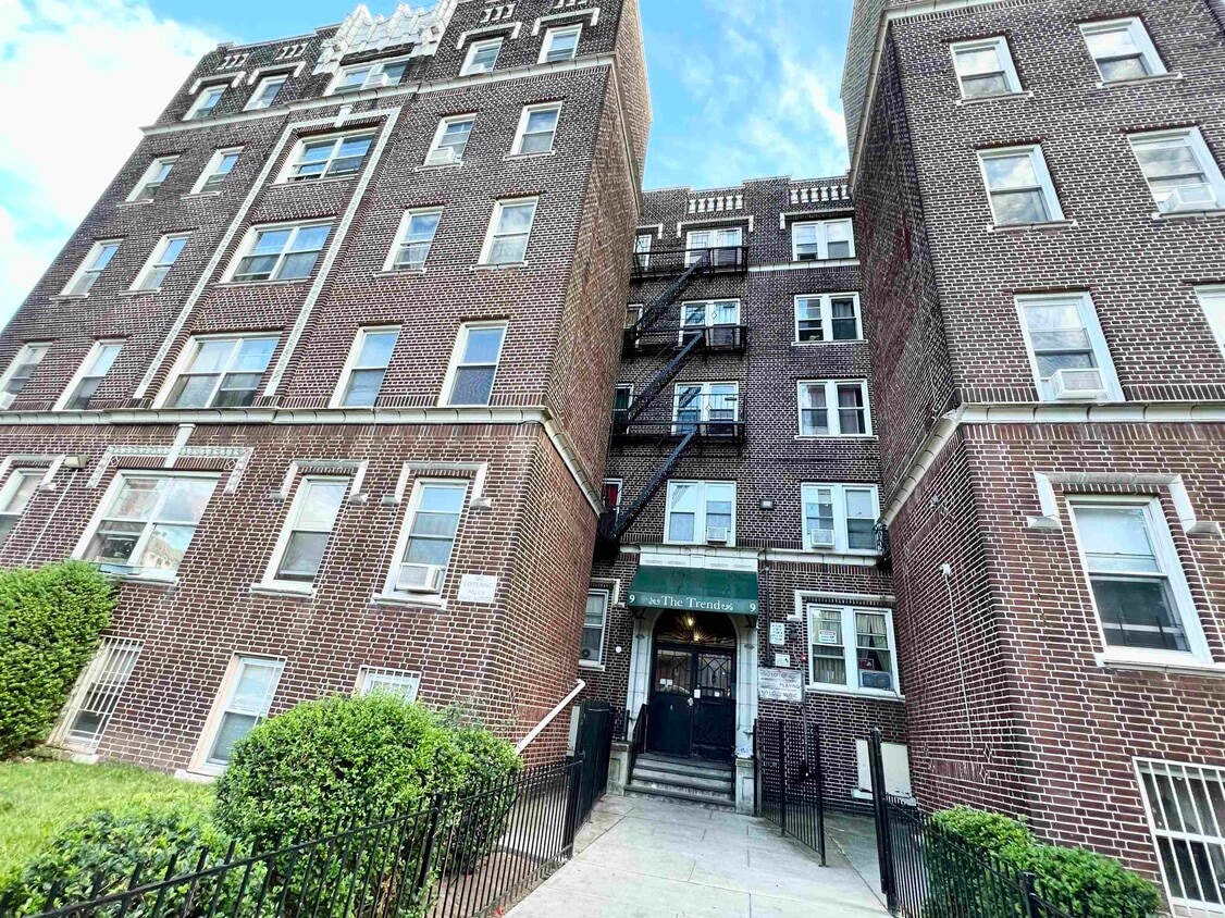9 Gifford Ave Unit 205, Jersey City, NJ 07304 Condo for Rent in
