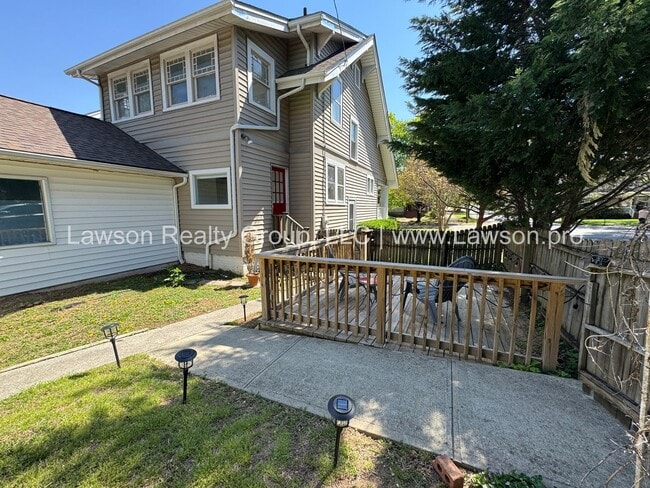 Building Photo - Large Raleigh Court Home on a Corner Lot