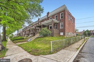 Building Photo - 118 N Hilton St