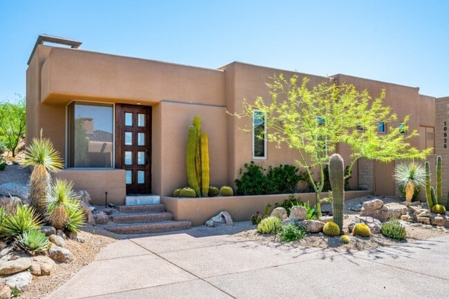 Building Photo - 10935 E Graythorn Dr