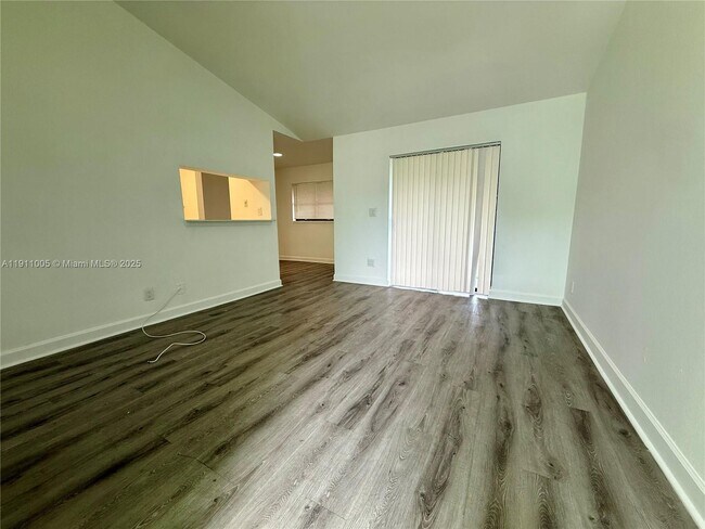 Foto del edificio - 3988 NW 87th Ave