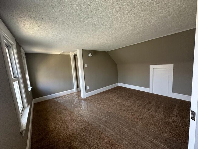 Foto del edificio - 486 Lawson Ave W