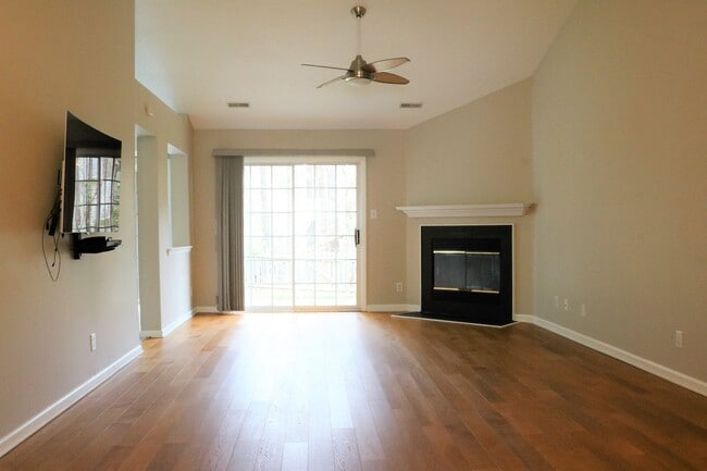 Building Photo - Lovely 3 bed, 2 bath with fenced yard minutes from everything in Durham!