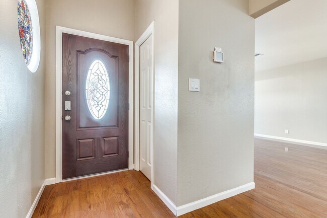 Foto del edificio - UPDATED 2-BEDROOM TOWNHOME IN MIDTOWN