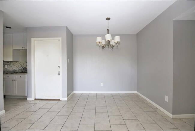 Building Photo - 8515 Hearth Dr