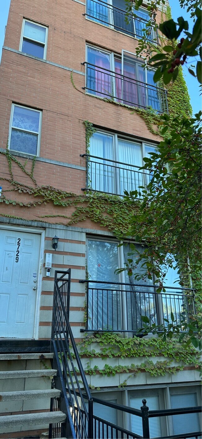 Foto del edificio - 2729 W Congress Pkwy