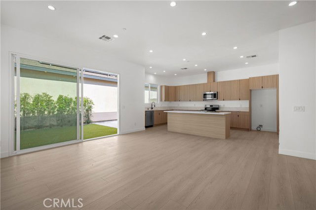 Building Photo - 6948 Amestoy Ave