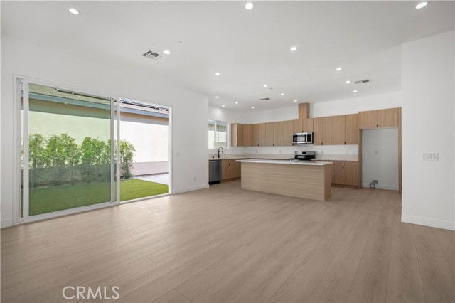 Foto del edificio - 6948 Amestoy Ave