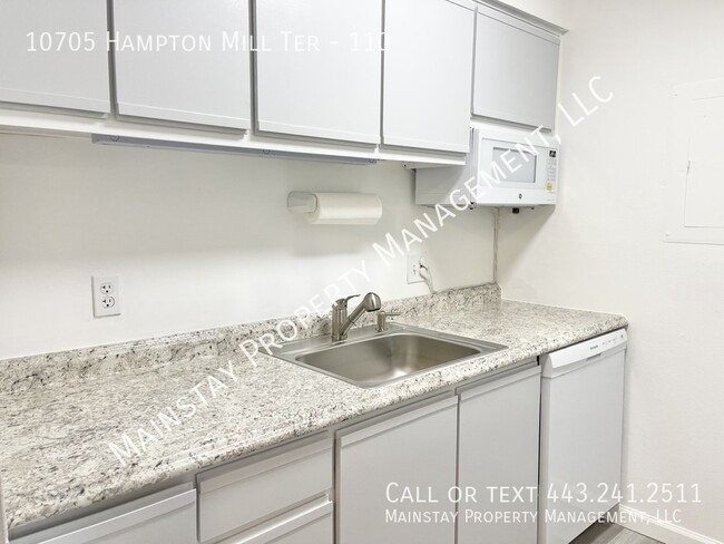 Building Photo - Large 2 Level, 1 bed/1bath Condo W/ New Ap...