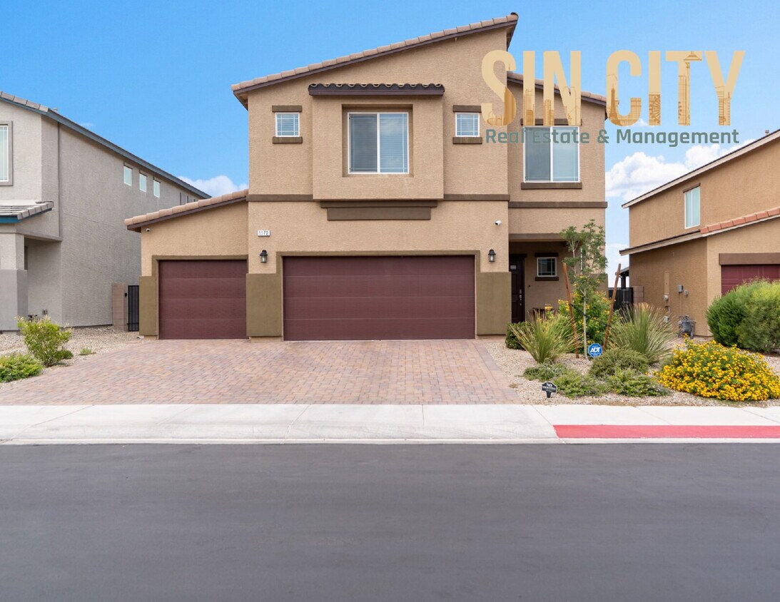 Foto principal - "Spacious 4-Bedroom Oasis with 2.5 Baths i...