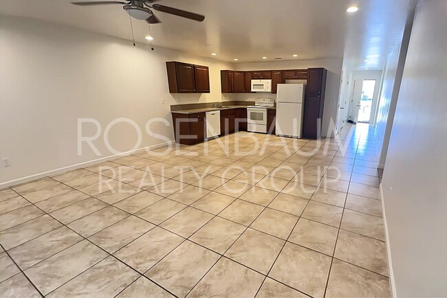 Foto del edificio - Beautiful 3-bedrooms, 2-baths duplex home ...