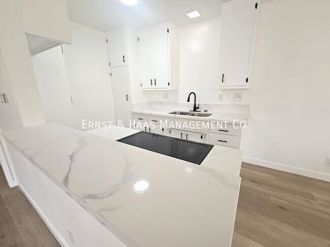 Foto del edificio - 2527 Eucalyptus Ave