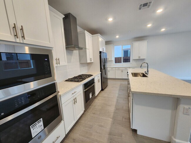 Foto del edificio - NEW Home! - 5017 Hollowtop Way